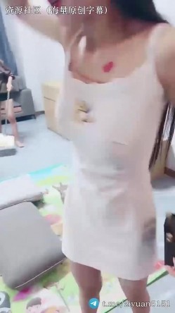 劲爆直播群交「冬阴功」对白刺激炸裂！帽子妹妹首次被肛交，喷水，吞精，人美逼遭罪，粉丝就要看他一个人 截图13