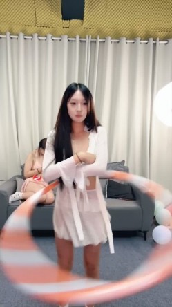 综艺【M8女团】色情版快乐大本营 电奶子，电臀，指压板跳绳，拔B毛 集体裸舞 截图13