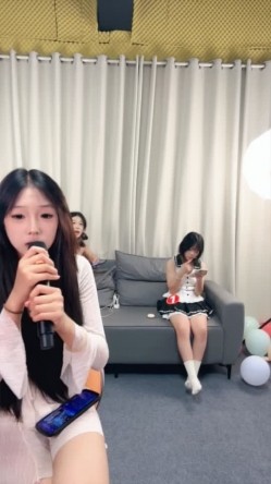 综艺【M8女团】色情版快乐大本营 电奶子，电臀，指压板跳绳，拔B毛 集体裸舞 截图14