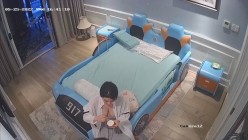 《居家摄像头破解》偷窥E奶少妇的居家日常 ️这奶子可真不是盖的 截图2