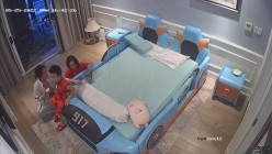 《居家摄像头破解》偷窥E奶少妇的居家日常 ️这奶子可真不是盖的 截图6
