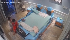 《居家摄像头破解》偷窥E奶少妇的居家日常 ️这奶子可真不是盖的 截图7