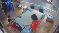 《居家摄像头破解》偷窥E奶少妇的居家日常 ️这奶子可真不是盖的 截图9