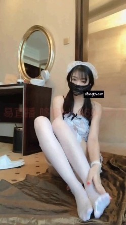 【高价定制】易直播女神【哆哆】大屁股后入视角足交自慰，粉色紫色骚丝袜 娇喘奢靡，诱惑力满满！ 截图10