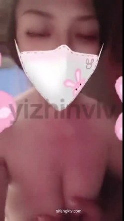【极品骚货性爱流出】推特女神『大婊姐』深情解说每一个淫乱不堪的故事:当着老公面被他朋友无套插入的三人大战 截图5