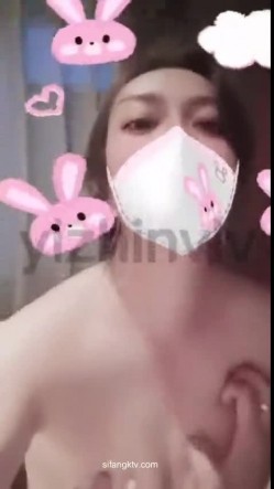 【极品骚货性爱流出】推特女神『大婊姐』深情解说每一个淫乱不堪的故事:当着老公面被他朋友无套插入的三人大战 截图11
