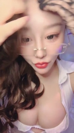 绿转黄新人高端名媛御姐【子冬】下海福利，梦中女神，M腿自慰掰逼，简直美爆了 截图2