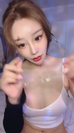 绿转黄新人高端名媛御姐【子冬】下海福利，梦中女神，M腿自慰掰逼，简直美爆了 截图6