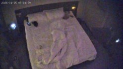 酒店偷拍反差婊眼镜妹子换上黑丝情趣睡衣配合男友69互舔口爆后入 截图2