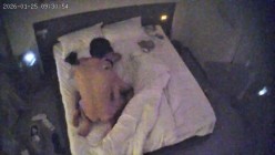 酒店偷拍反差婊眼镜妹子换上黑丝情趣睡衣配合男友69互舔口爆后入 截图9