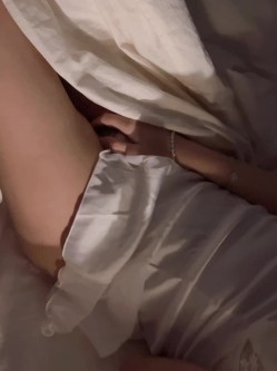 【秀人女神 ️超美高端】超人气女神『杨晨晨』高价自购新作《黄瓜带给我的快乐》揉穴玩乳淫语呻吟 高清720P原版无水印 截图4
