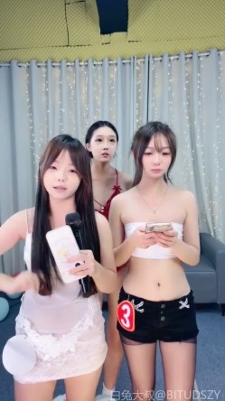 色情版综艺【M8女团】色情版快乐大本营第18期~团队再添新人校花 截图3
