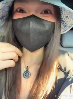 22岁少女【nidebaby】户外高尔夫跳蛋 健身房黑牛道具狂插网吧玩跳蛋被网友发现揩油 截图1