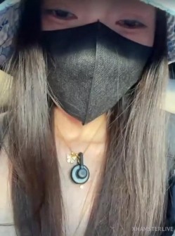 22岁少女【nidebaby】户外高尔夫跳蛋 健身房黑牛道具狂插网吧玩跳蛋被网友发现揩油 截图7