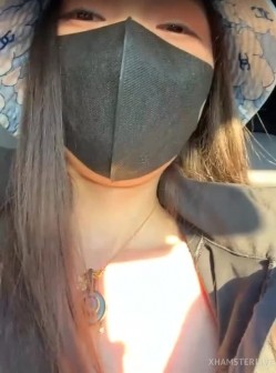 22岁少女【nidebaby】户外高尔夫跳蛋 健身房黑牛道具狂插网吧玩跳蛋被网友发现揩油 截图9