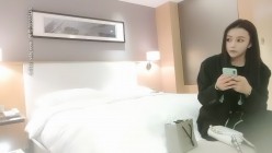 探花朗李寻欢_一天搞三场黑衣婴儿肥外围美女，穿上情趣装亲亲摸摸，镜头前后入侧入站着草 截图1