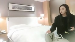 探花朗李寻欢_一天搞三场黑衣婴儿肥外围美女，穿上情趣装亲亲摸摸，镜头前后入侧入站着草 截图2