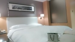 探花朗李寻欢_一天搞三场黑衣婴儿肥外围美女，穿上情趣装亲亲摸摸，镜头前后入侧入站着草 截图3