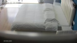 大学城  中年夫妻激情不减 男人战斗力爆表 少妇奶子又大又软 像充水的气球 男人脸都能埋进去 截图5