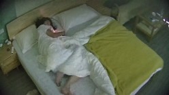 酒店高清偷拍 极品校园纯欲白月光返校迫不及待与男友重温旧日大玩性爱飞行棋输棋吃鸡舔逼 截图3