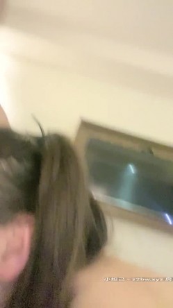 新人颜值不错马尾妹子和炮友激情啪啪，近距离特写口交舔逼自摸掰穴上位抽插 截图5