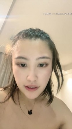 新人颜值不错马尾妹子和炮友激情啪啪，近距离特写口交舔逼自摸掰穴上位抽插 截图6