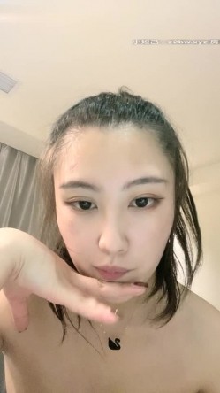 新人颜值不错马尾妹子和炮友激情啪啪，近距离特写口交舔逼自摸掰穴上位抽插 截图7