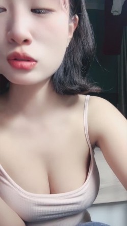 清纯单眼皮美少女【04月月曦】饱满美乳 圆圆翘臀 逼毛又黑又密很性感 主动扒逼看内穴 截图5