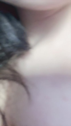 清纯单眼皮美少女【04月月曦】饱满美乳 圆圆翘臀 逼毛又黑又密很性感 主动扒逼看内穴 截图14