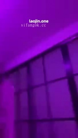 超美阿黑颜女神原档泄密，标准的一个眼镜婊，大眼睛萌妹，反差感，淫荡的表情挑逗极了 截图4