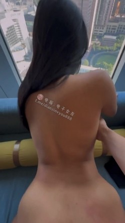抖音究极BBW肥臀巨乳健身婊【金子人】付费福利，外表名媛实则金主母狗，激情性爱 截图8