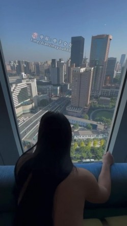 抖音究极BBW肥臀巨乳健身婊【金子人】付费福利，外表名媛实则金主母狗，激情性爱 截图15