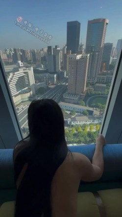 抖音究极BBW肥臀巨乳健身婊【金子人】付费福利，外表名媛实则金主母狗，激情性爱 截图16