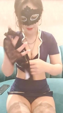 坐标魔都，淫荡的姐妹花，【少妇可同城可空降】，极品美少妇拉闺蜜下海，2女服侍一男，哪个男人忍得了，逼逼都要被干肿了 截图2