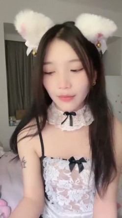 四川小美女，明星级别【小米粥粥】忧郁的眼神，让大哥们着迷，一晚上礼物乱飞牛逼了 截图1