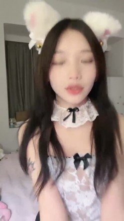 四川小美女，明星级别【小米粥粥】忧郁的眼神，让大哥们着迷，一晚上礼物乱飞牛逼了 截图2
