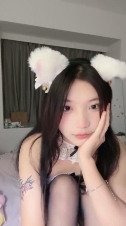 四川小美女，明星级别【小米粥粥】忧郁的眼神，让大哥们着迷，一晚上礼物乱飞牛逼了 截图10