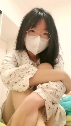 新人~正宗学生妹【清纯少女可可酱】极品美乳~，露脸一看是真年轻，清纯外表，掩盖不住好身材，小骚逼 截图3