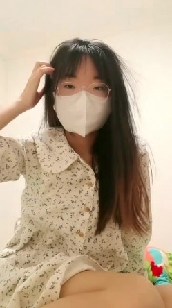 新人~正宗学生妹【清纯少女可可酱】极品美乳~，露脸一看是真年轻，清纯外表，掩盖不住好身材，小骚逼 截图5