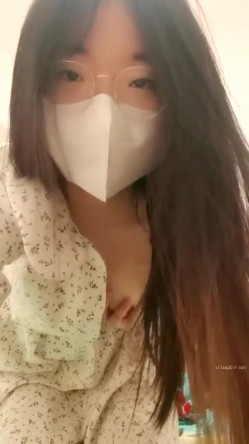 新人~正宗学生妹【清纯少女可可酱】极品美乳~，露脸一看是真年轻，清纯外表，掩盖不住好身材，小骚逼 截图13