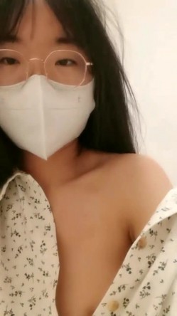 新人~正宗学生妹【清纯少女可可酱】极品美乳~，露脸一看是真年轻，清纯外表，掩盖不住好身材，小骚逼 截图15