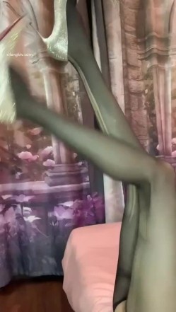 某航空姐身材颜值天花闆～上班服务旅客是女神，下班服务金主是母狗 截图4
