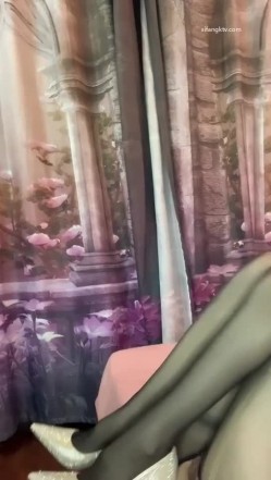 某航空姐身材颜值天花闆～上班服务旅客是女神，下班服务金主是母狗 截图7