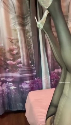 某航空姐身材颜值天花闆～上班服务旅客是女神，下班服务金主是母狗 截图9