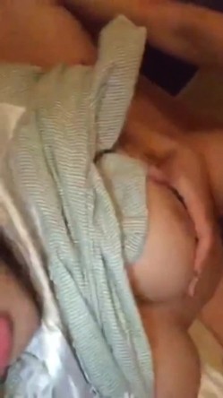大奶少妇偷情自拍 骚逼紧吗 紧不紧 你舒服吗 又紧又荡 这大白奶子好看 淫叫好听 截图9