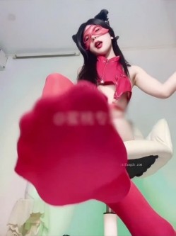 顶级阿黑颜骚货天花板主播『蘸点蜜桃酱』极致挑逗淫语勾引 放荡插逼淫水疯狂潮喷 截图3