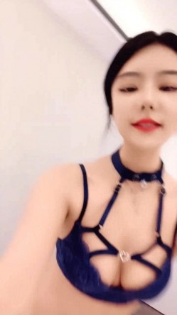 丝袜高跟露脸极品好闺蜜让大哥玩双飞，全程露脸淫声荡语口交大鸡巴吸蛋蛋，各种体位爆草蹂躏，浪叫不止内射 截图1