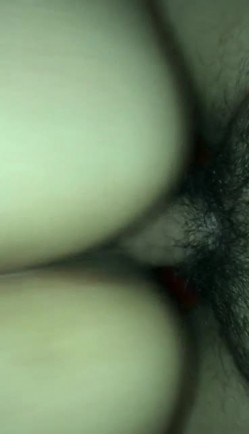 六爷的女人 风骚无比，舔屁眼，吃鸡巴，打着电话后入啪啪响，骚 截图6