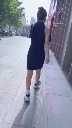 街拍抄底大神『KFC』全是青春靓妹好看的小姐姐 截图2