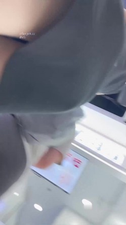 街拍抄底大神『KFC』全是青春靓妹好看的小姐姐 截图6